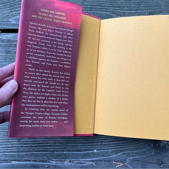 Catching Fire First Edition 2009 Hardcover Book By Suzanne Collins - Picture 5 of 14